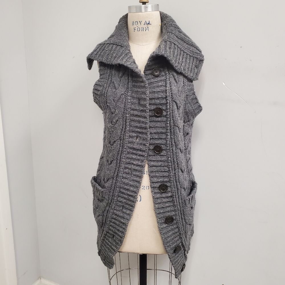 Ruehl No.925 Vest